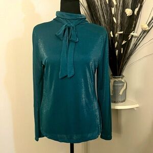 NWT New Directions women Medium long sleeve button down blouse